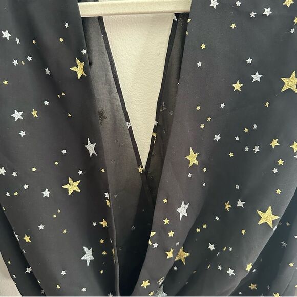 Lovers + Friends Black, Silver & Gold Star Print Cropped Blouse Back Cutout Sz S - Picture 3 of 5